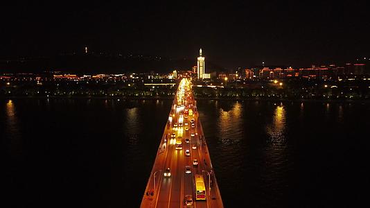 湖南长沙湘江橘子洲大桥夜景交通航拍4K视频的预览图
