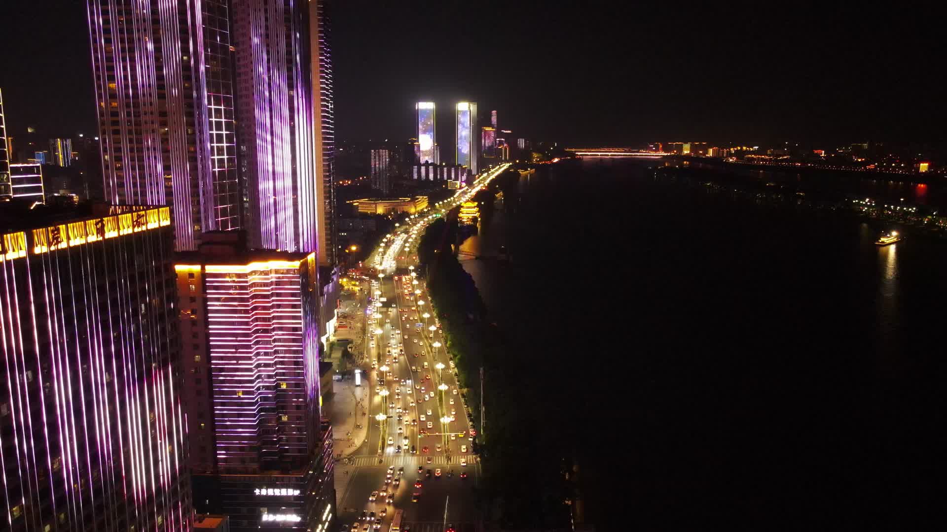 4K航拍湖南长沙湘江路夜景交通视频的预览图