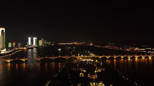 4K航拍湖南长沙橘子洲大桥灯光夜景视频的预览图
