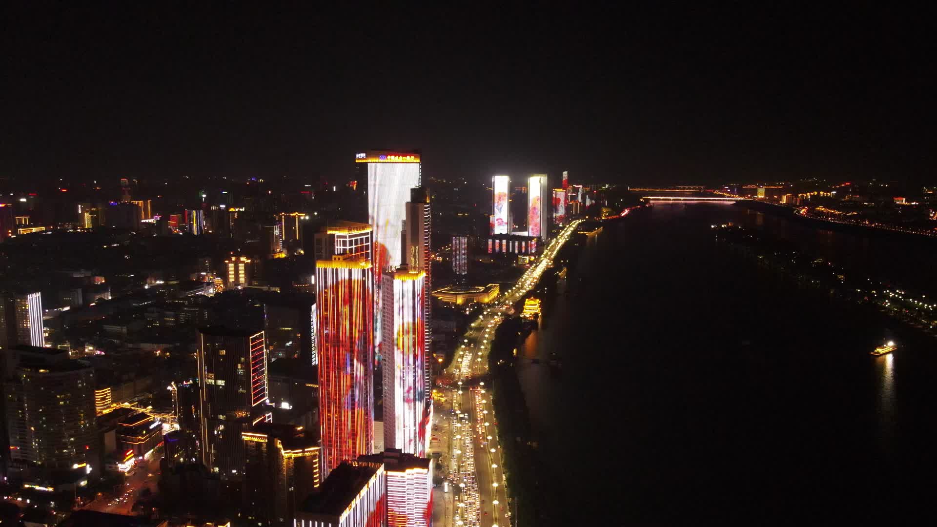 4K航拍湖南长沙湘江中路交通夜景视频的预览图