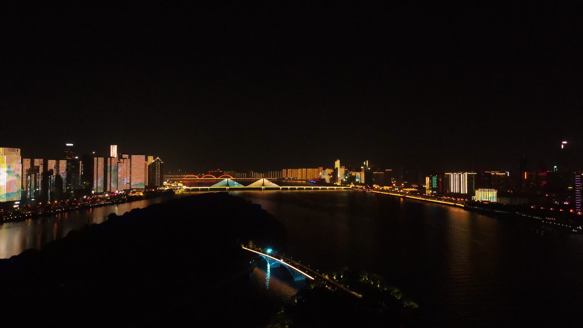 4K航拍湖南长沙湘江银盆岭大桥夜景视频的预览图