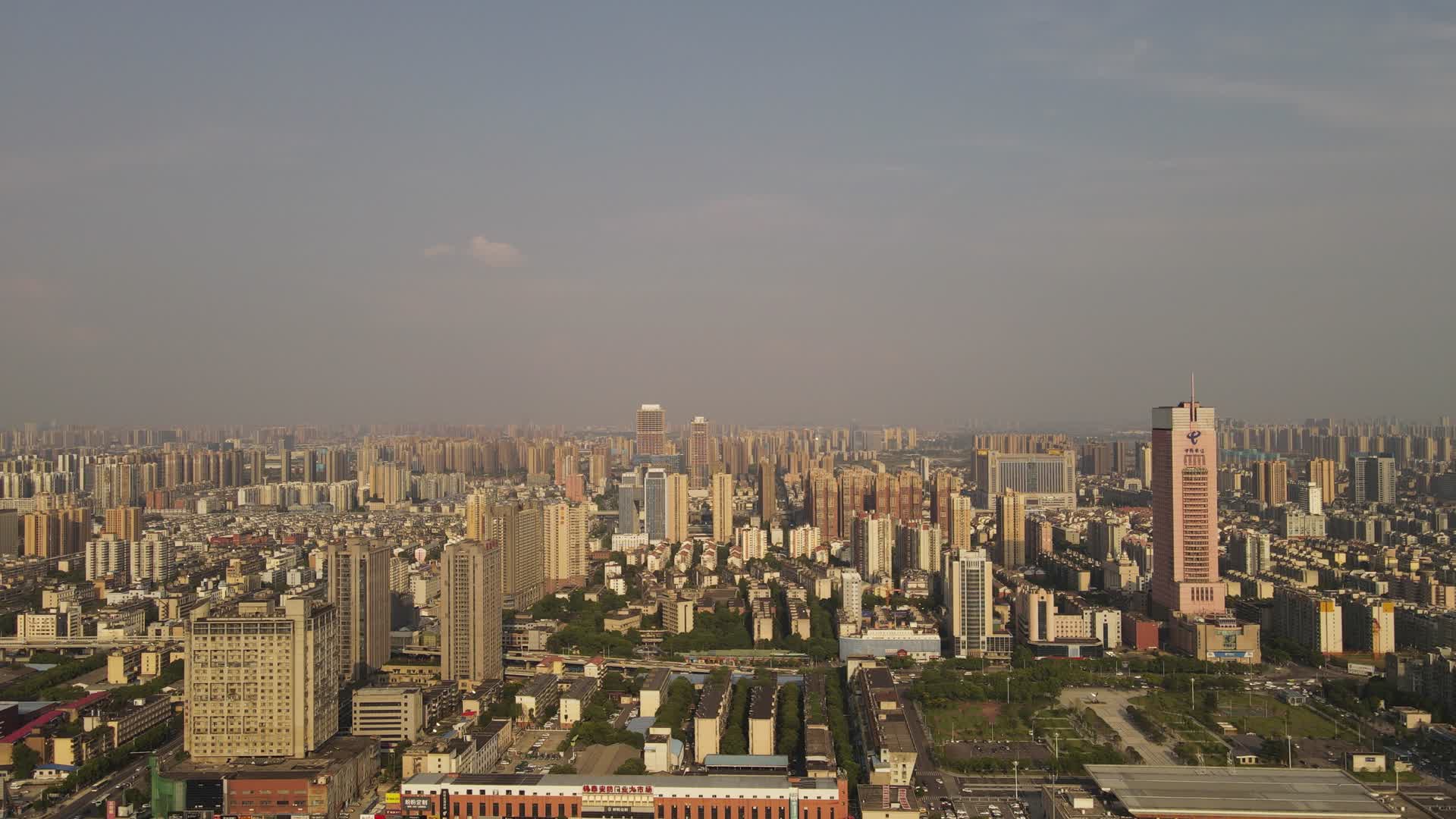 4K航拍湖南长沙城市建设城市高楼视频的预览图