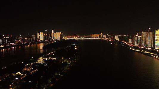 4K航拍湖南长沙湘江橘子洲夜景视频的预览图