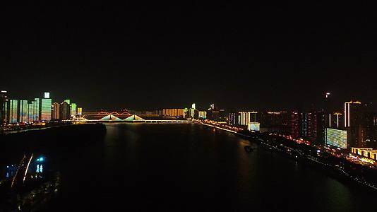 4K航拍湖南长沙银盆岭大桥夜景视频的预览图