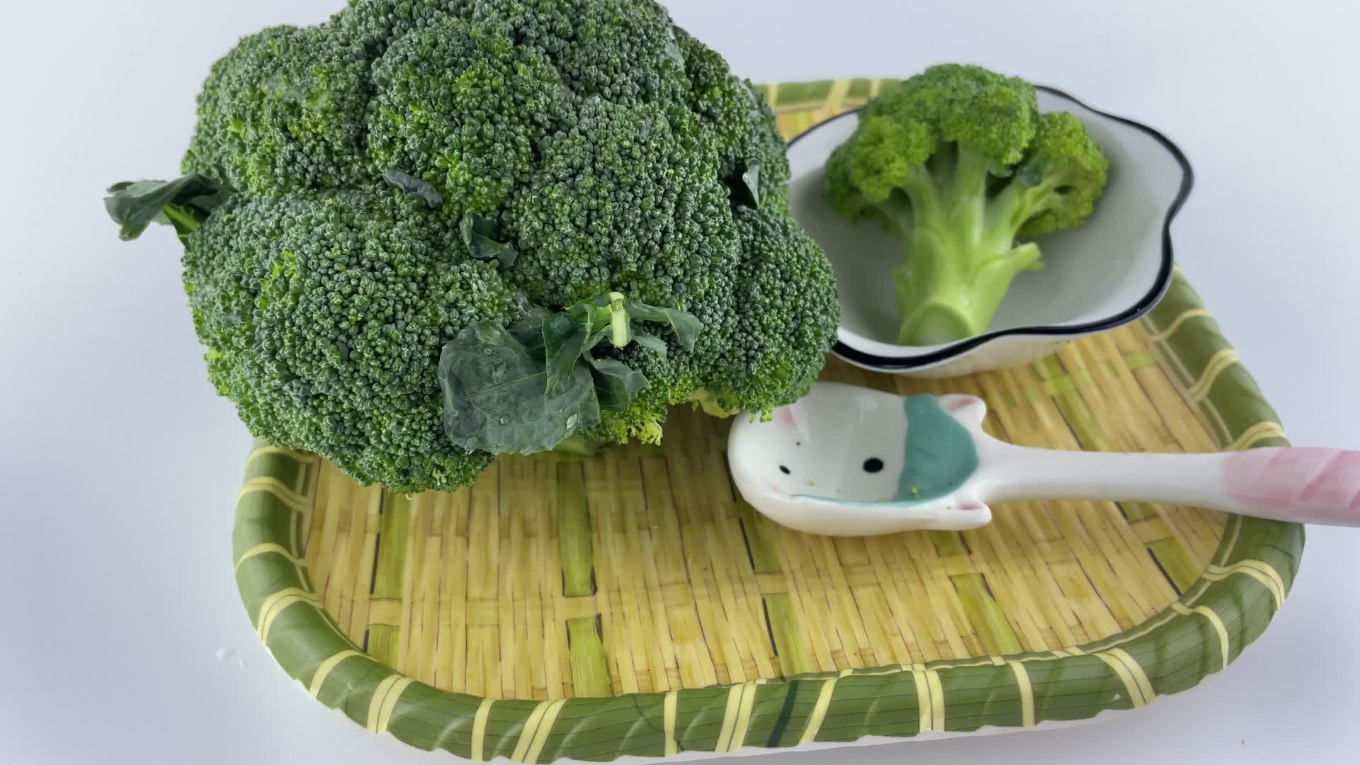 营养丰富的西兰花健康食物4K实拍视频视频的预览图