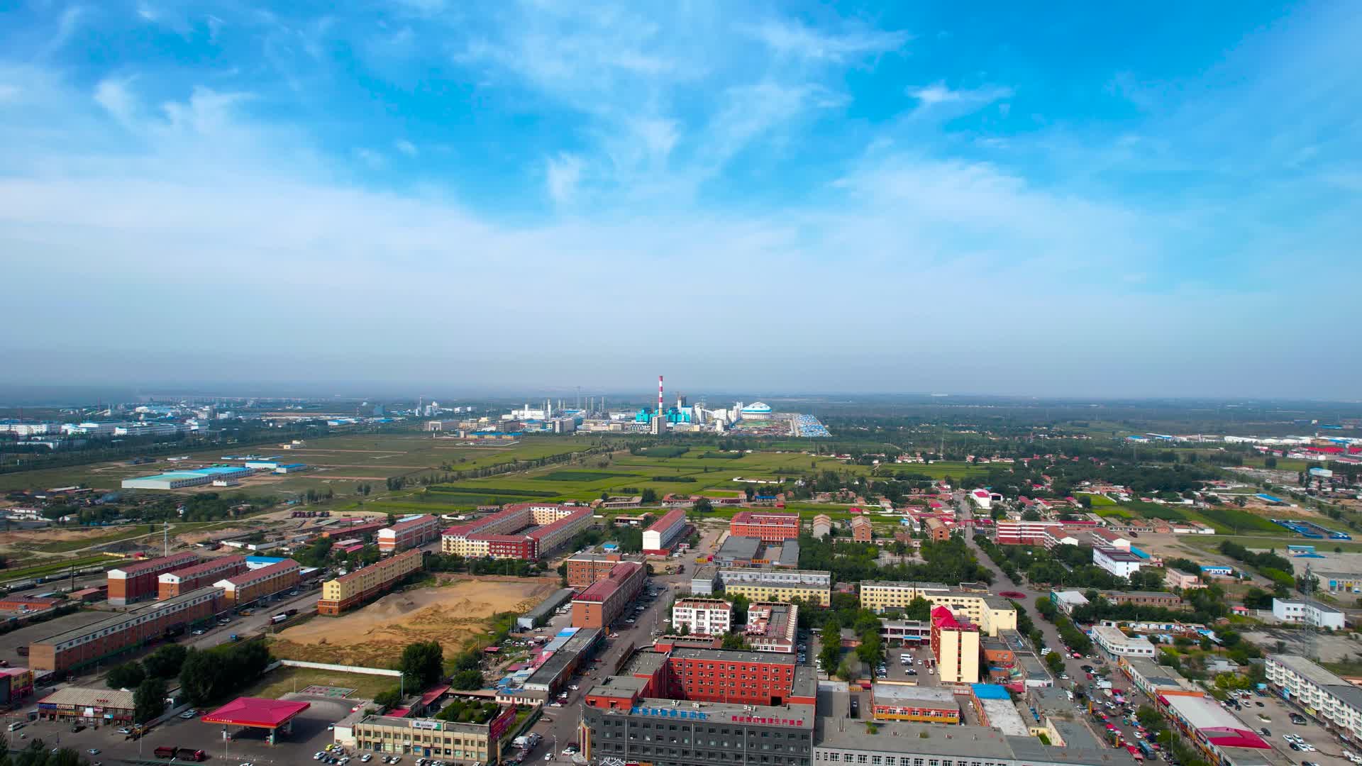 内蒙古托克托大型发电厂企业及周边的村落视频的预览图