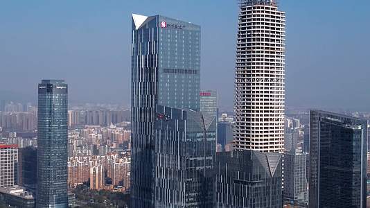 4K航拍南京地标建筑河西CBD金融商务中心视频的预览图