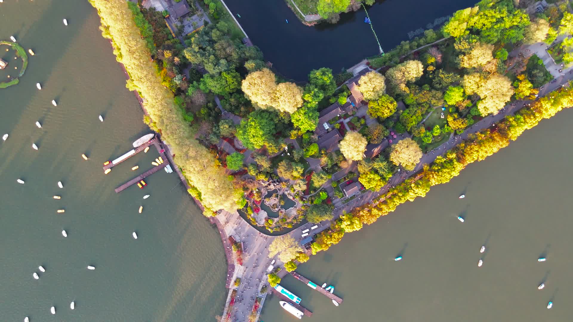 4K航拍南京市4A景区玄武湖公园视频的预览图