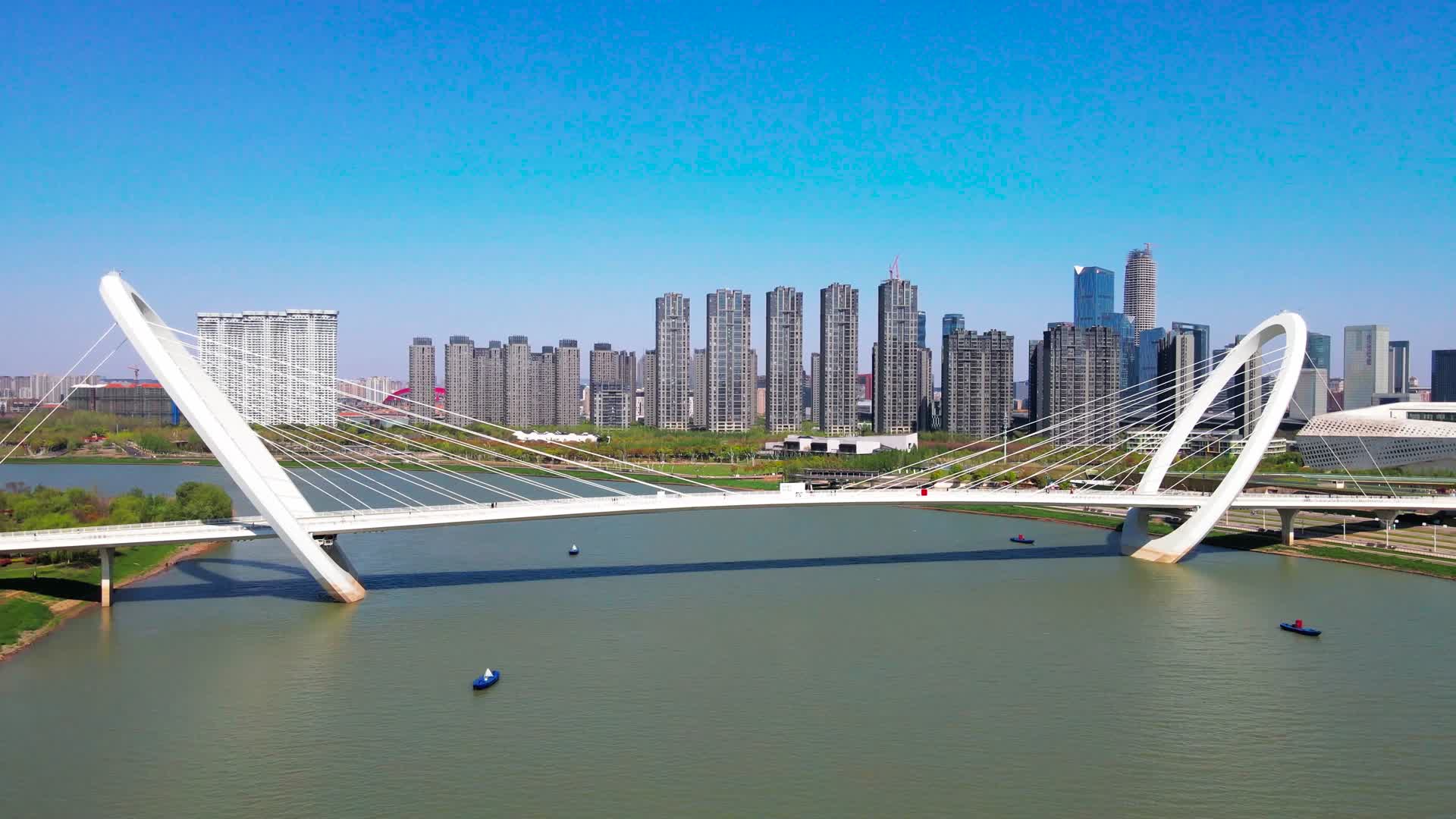 4K航拍南京地标保利大剧院南京眼视频的预览图