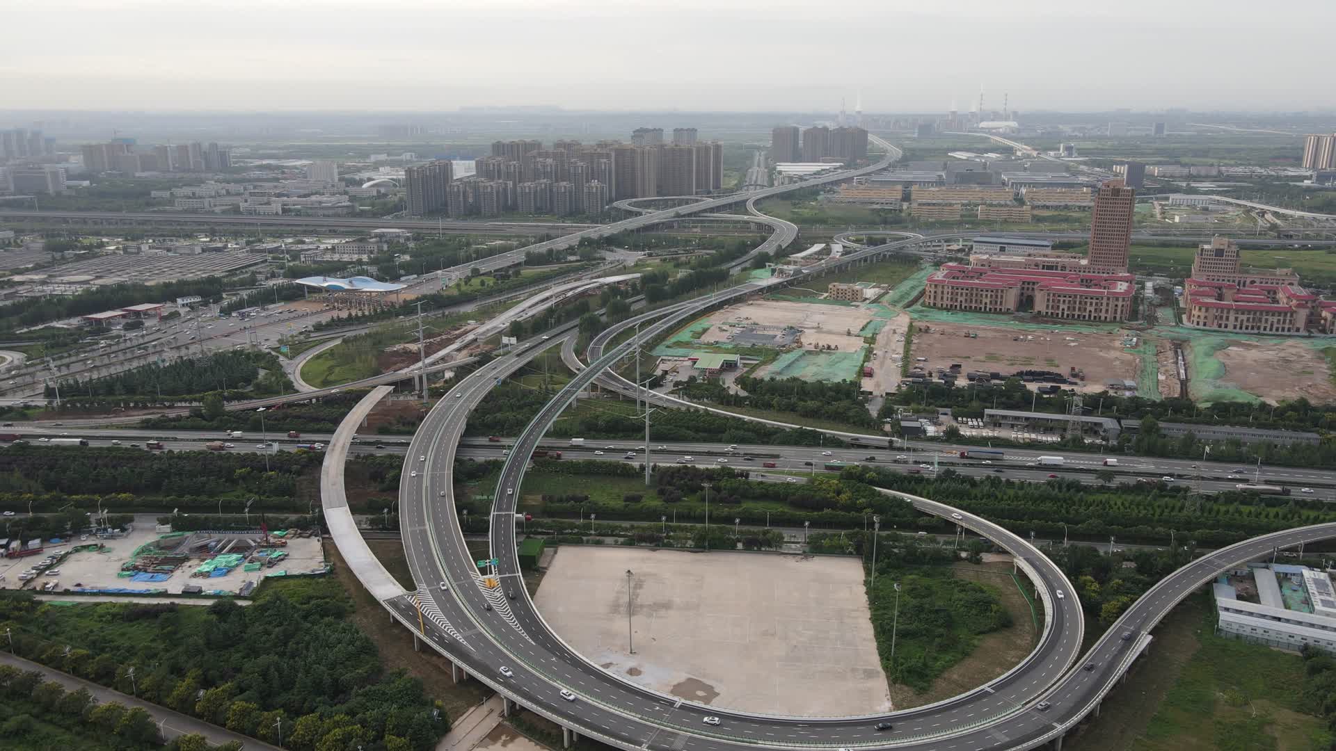西安经开区凤城十二路城市4k航拍视频的预览图