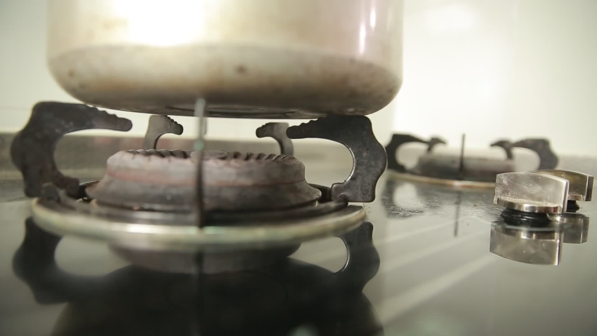 厨房老式高压锅视频的预览图