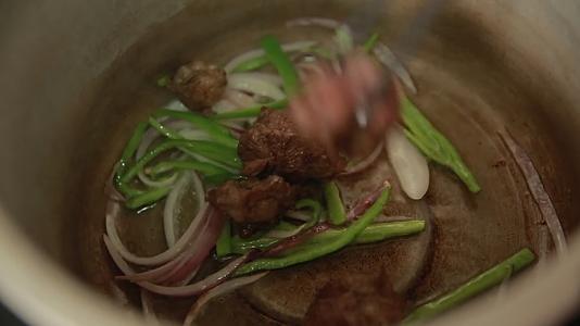 高压锅加去腥材料炖肉视频的预览图