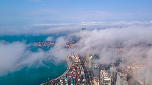 青岛五四广场上空的平流雾景象视频的预览图