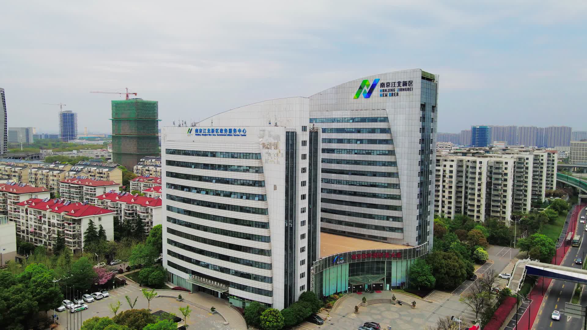 4K航拍南京市江北新区地标软件大厦视频的预览图