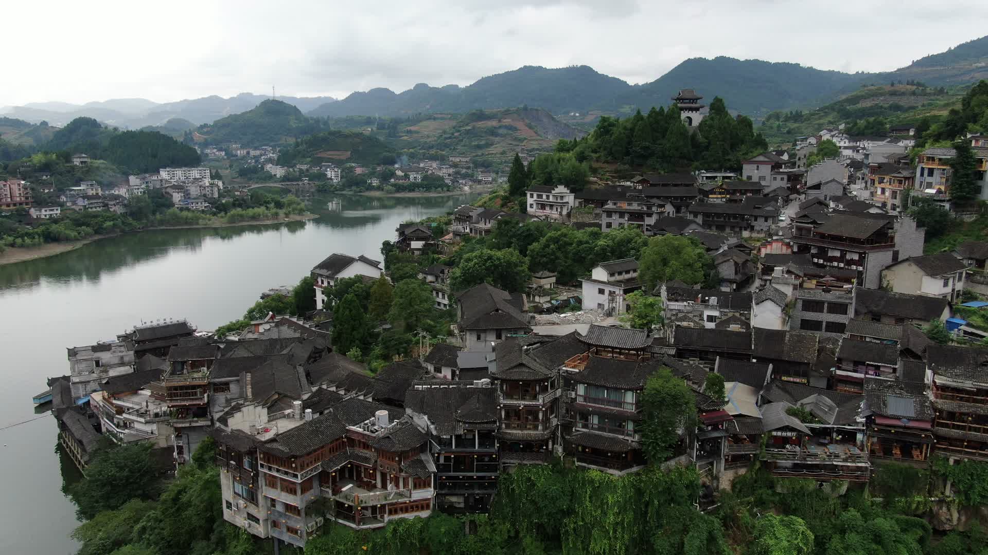 航拍湖南湘西芙蓉镇历史文化古建筑4A景区视频的预览图