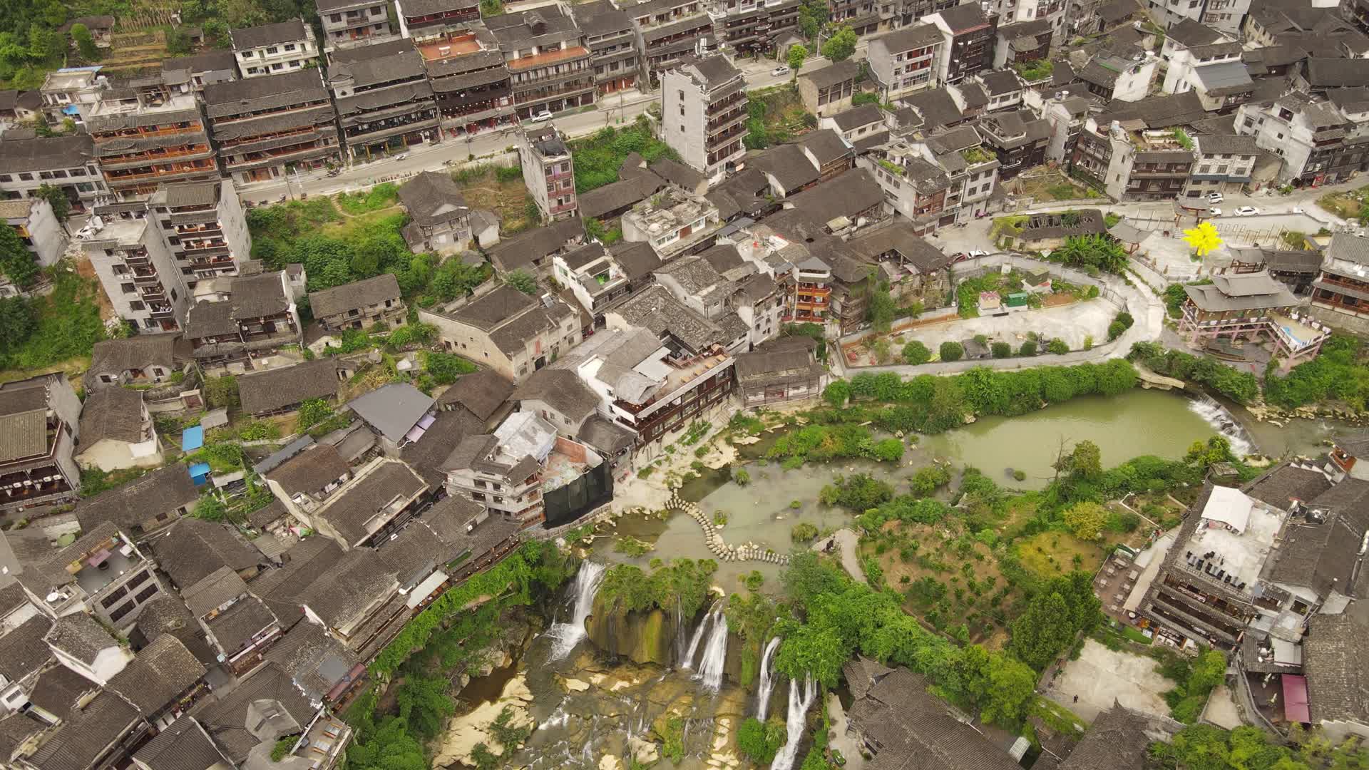 俯拍湖南湘西芙蓉镇4A景区视频的预览图