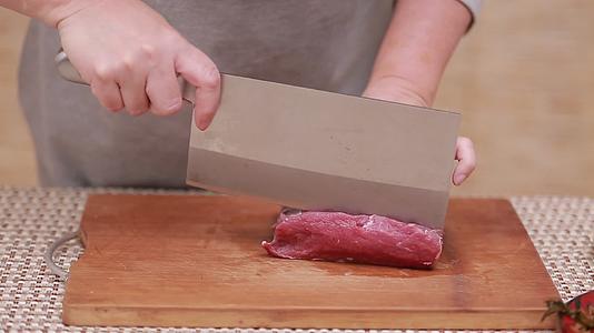 牛里脊切片嫩肉片视频的预览图