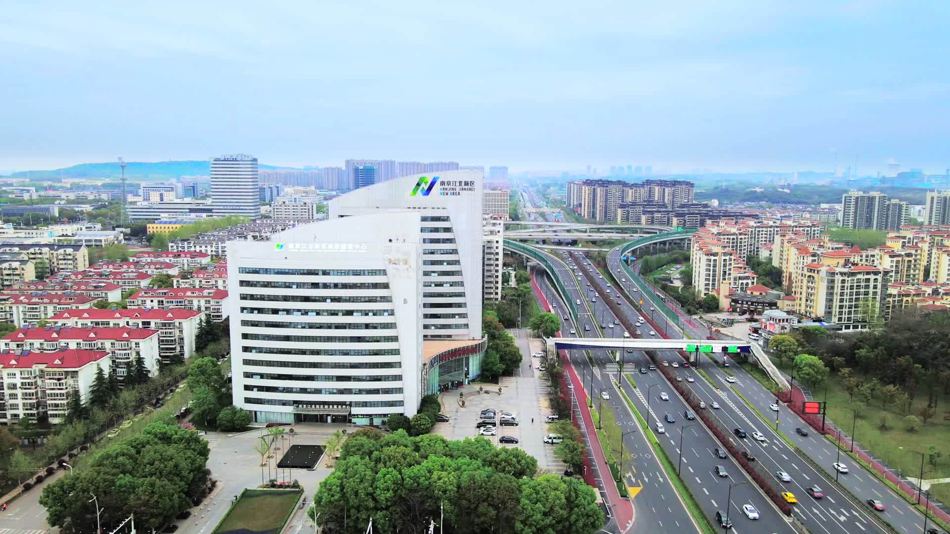4K航拍南京市江北新区地标软件大厦视频的预览图