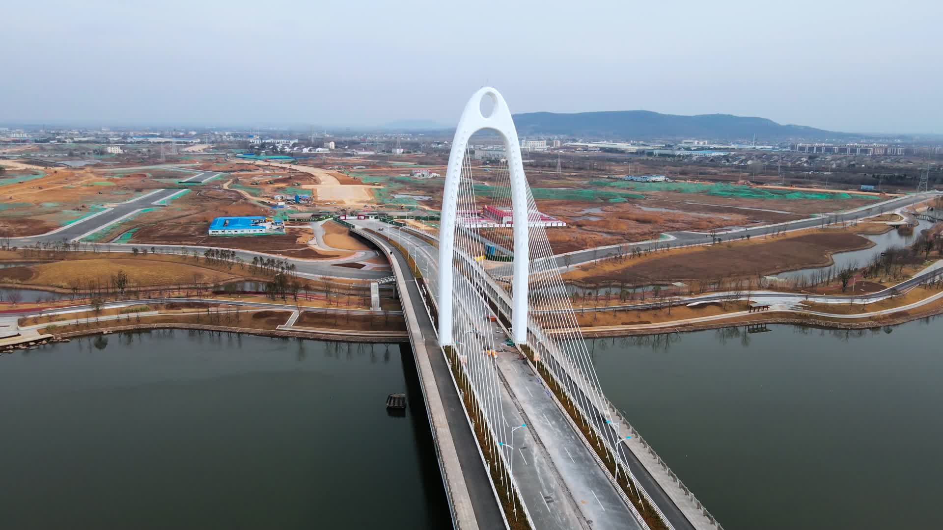 4K航拍南京六合地标建筑雄州大桥视频的预览图