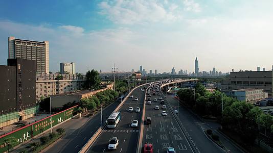 4K航拍南京地标城市交通车流新庄立交视频的预览图