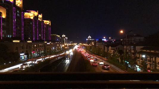 杭州南宋御街天桥夜景视频的预览图