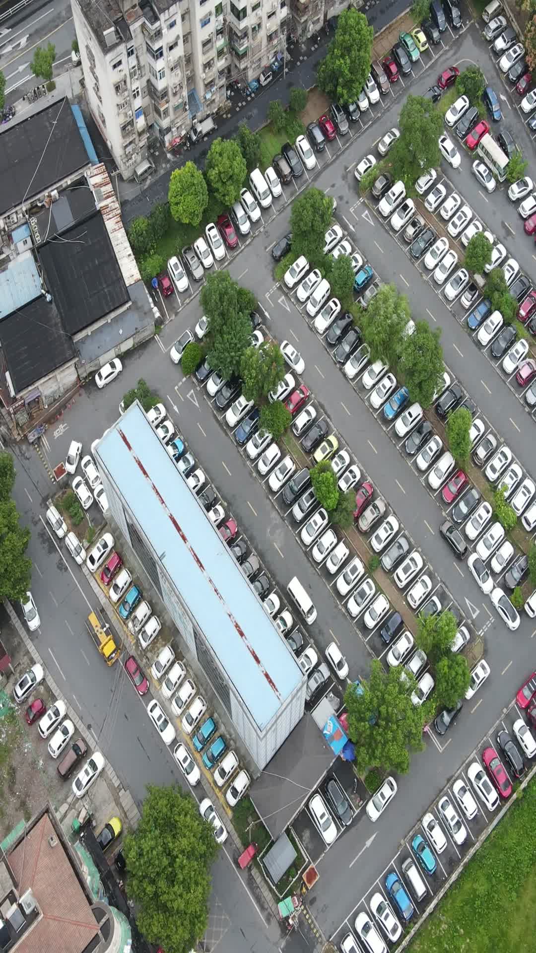 杭州西湖区美院象山城市航拍4k竖拍视频的预览图