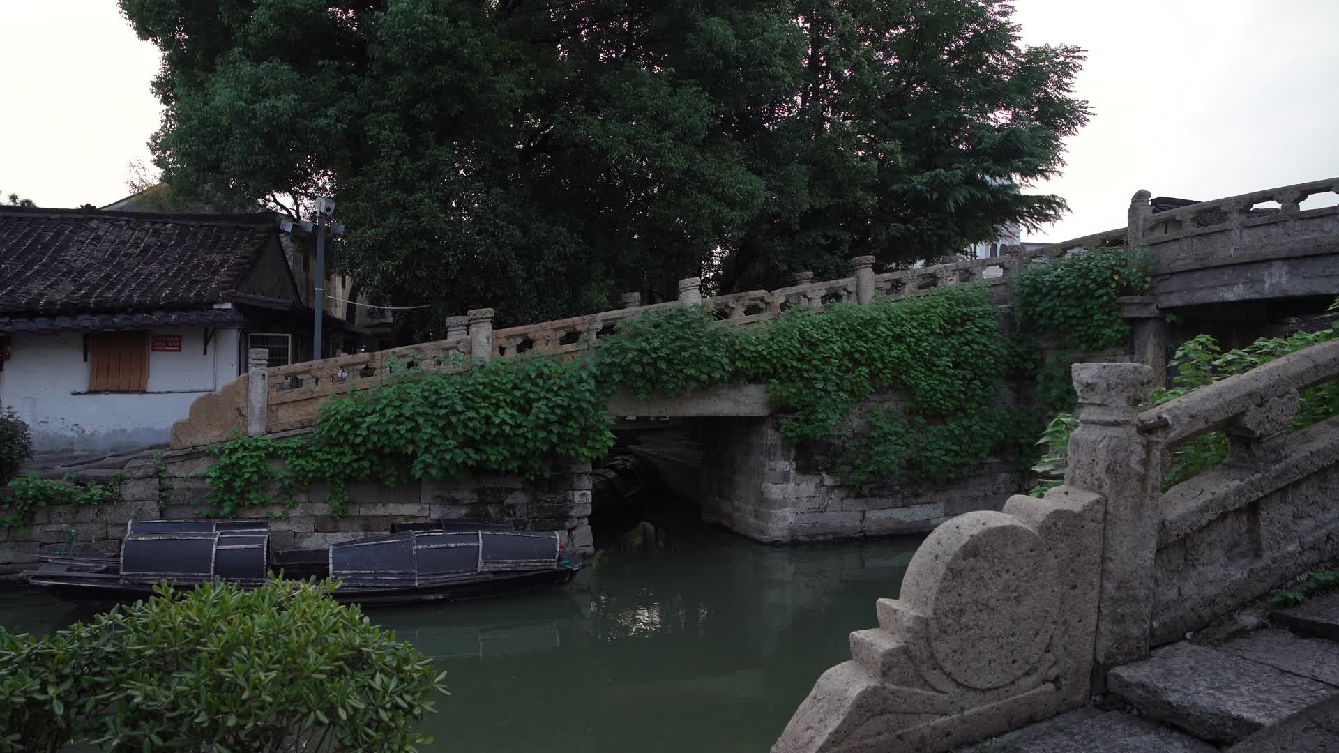 浙江绍兴八字桥水乡风景4K视频视频的预览图