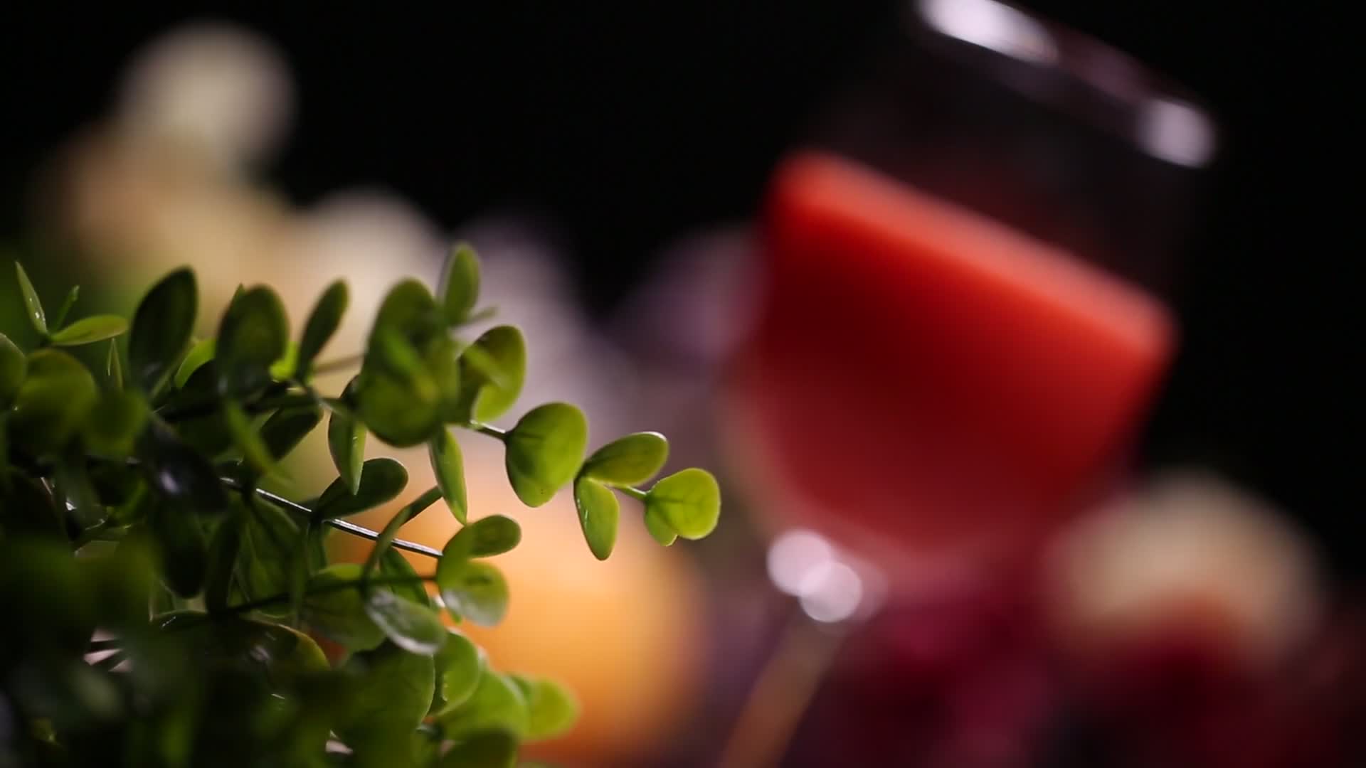 鲜榨果汁胡萝卜蔬菜汁视频的预览图