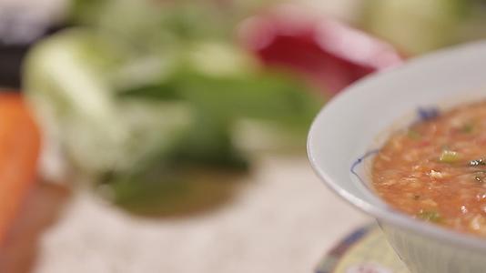 传统美食疙瘩汤视频的预览图