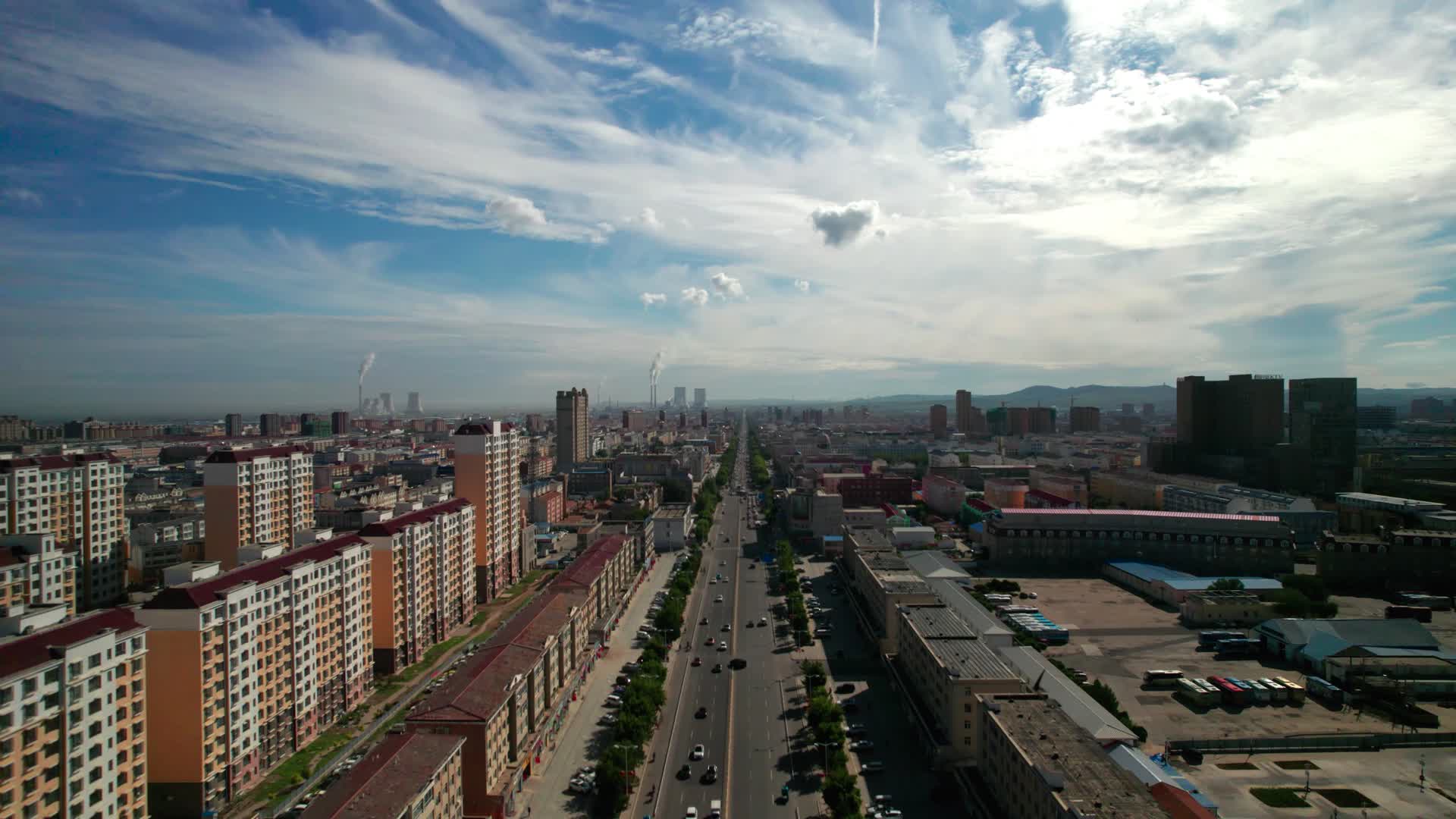 蓝天下的北方城市锡林浩特清晨5k超高清航拍视频视频的预览图