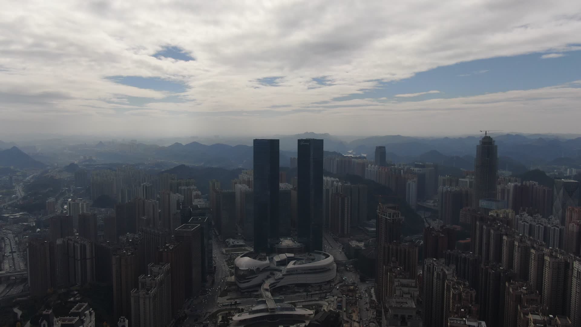 贵阳双子塔地标建筑航拍视频的预览图