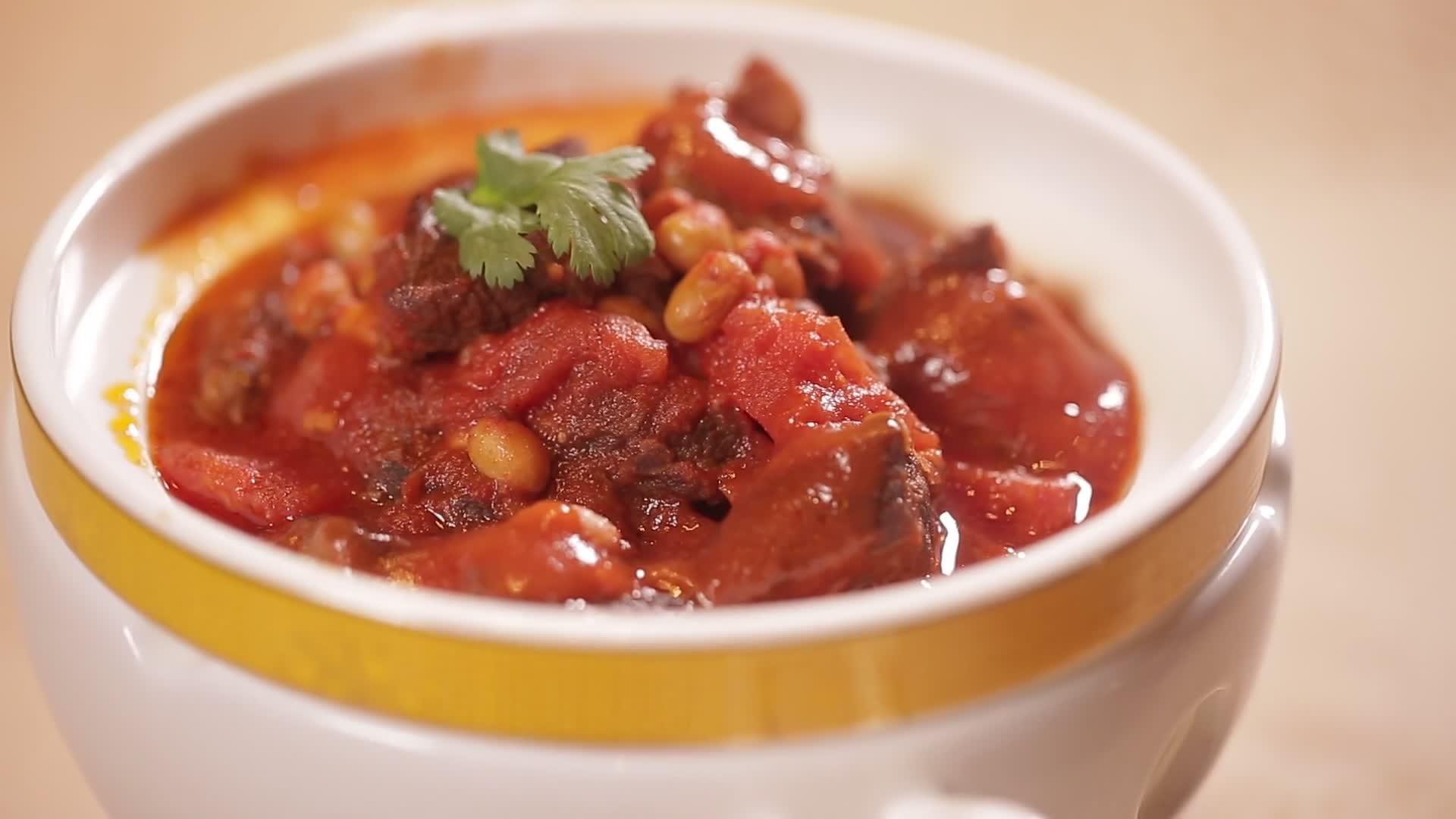 软烂番茄牛腩肉牛肉块视频的预览图