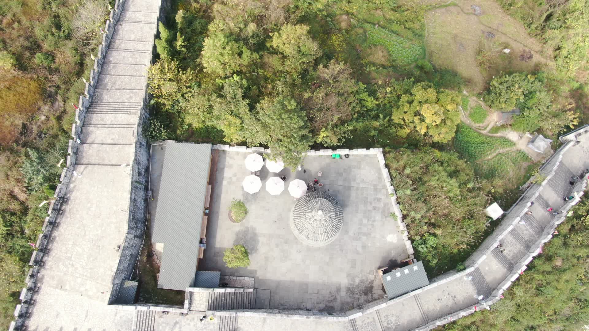 航拍贵阳青岩古镇5A景区古长城视频的预览图