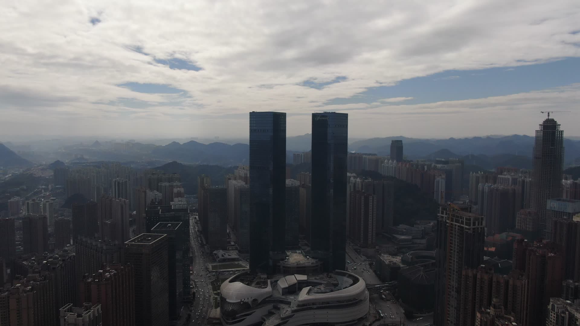 贵阳双子塔地标建筑航拍视频的预览图