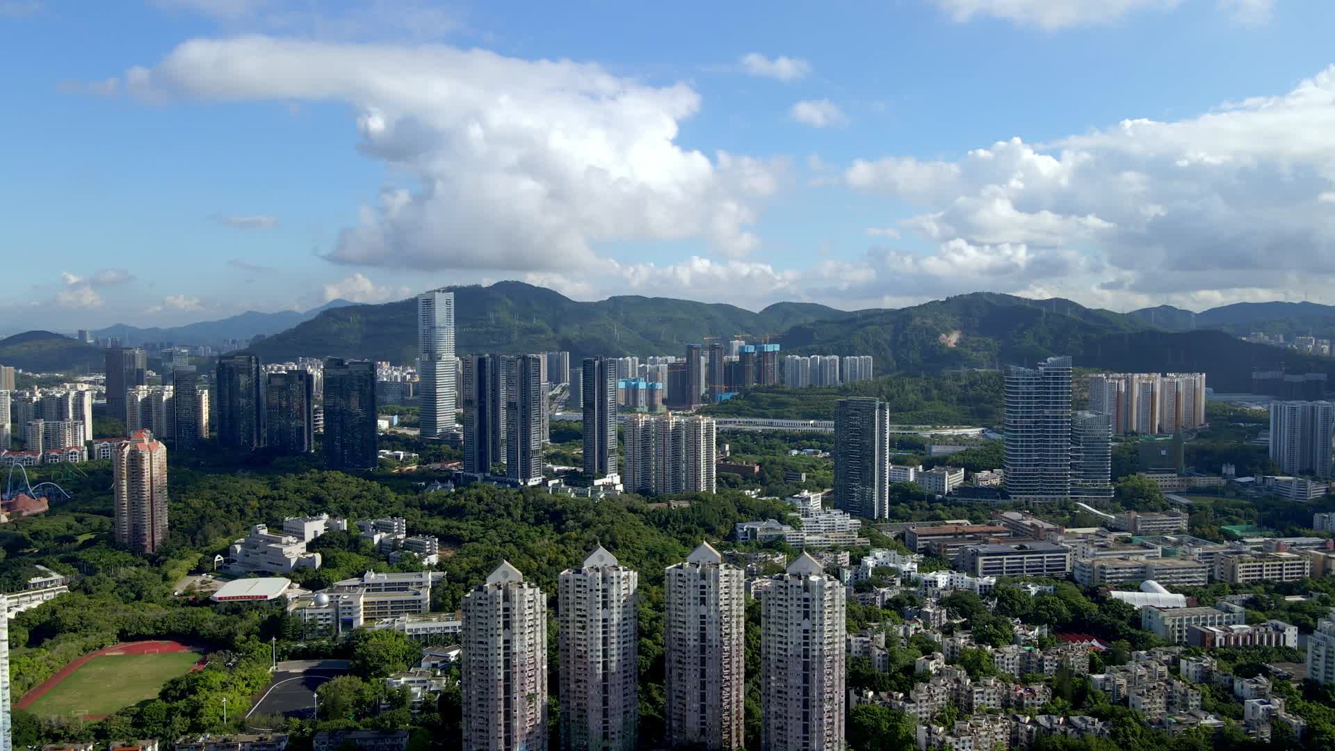 深圳南山区华侨城城市风光4K航拍视频的预览图