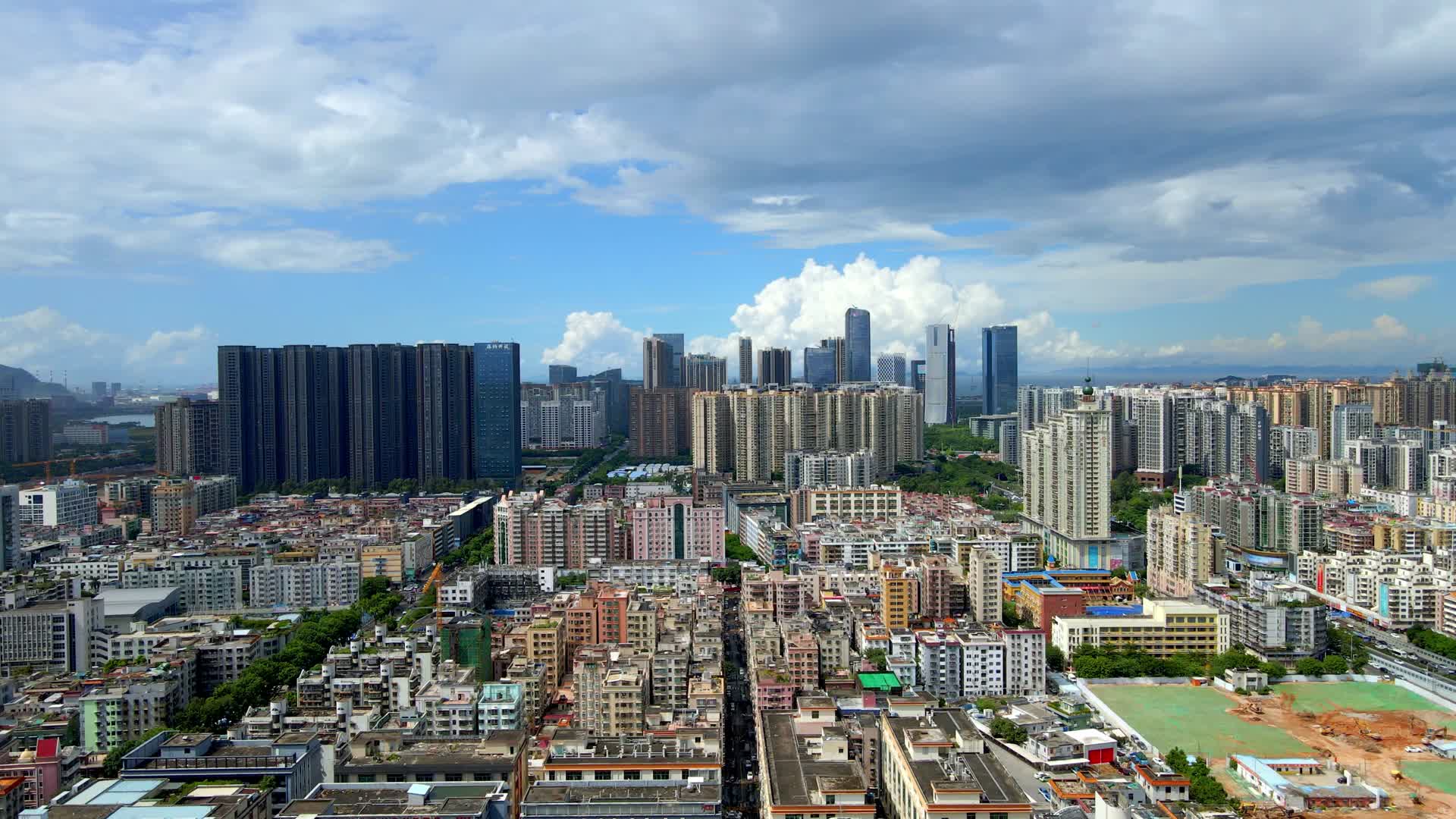 深圳宝安区新安广场城市风光4K航拍视频的预览图