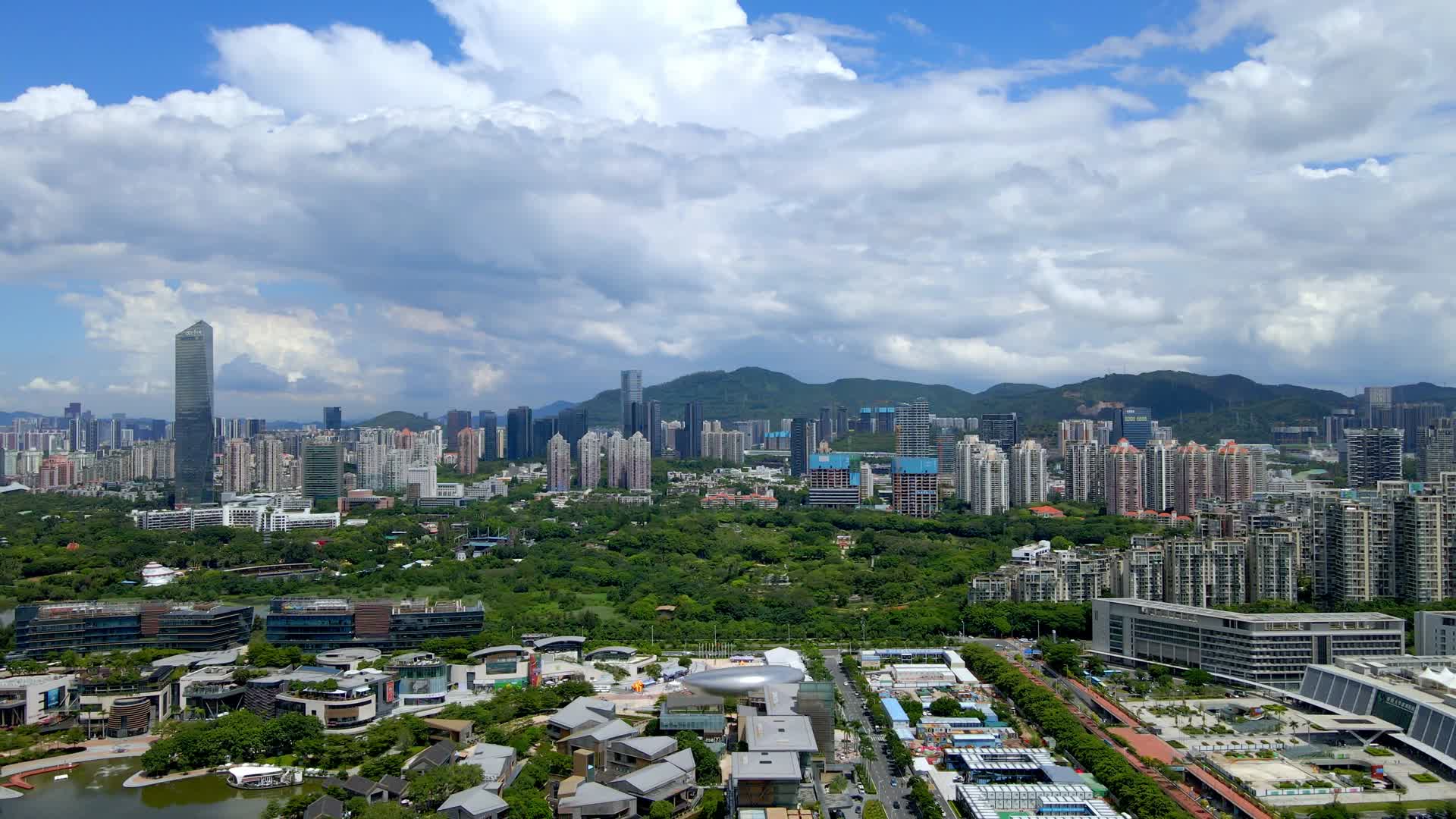 深圳南山区华侨城欢乐海岸城市风光4K航拍视频的预览图
