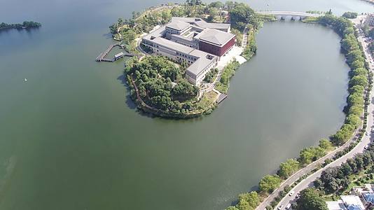 4K航拍湖南岳阳市美术馆地标建筑视频的预览图