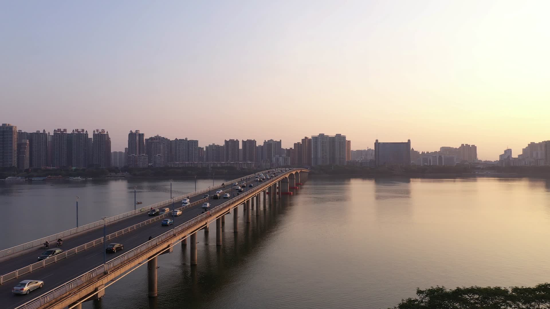 广东清远北江大桥夕阳风景视频的预览图