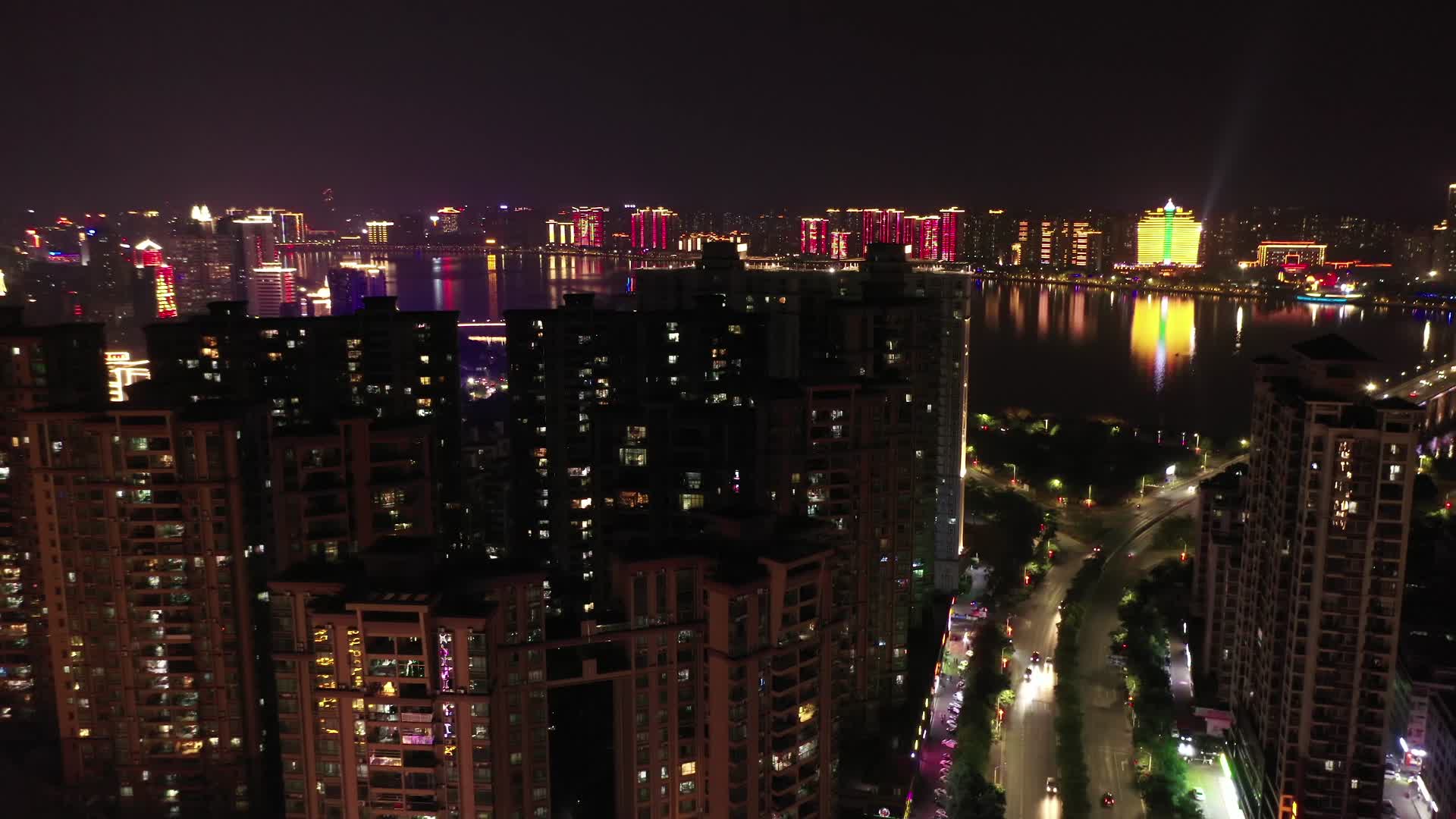 4K航拍广东清远北江城市夜景视频的预览图