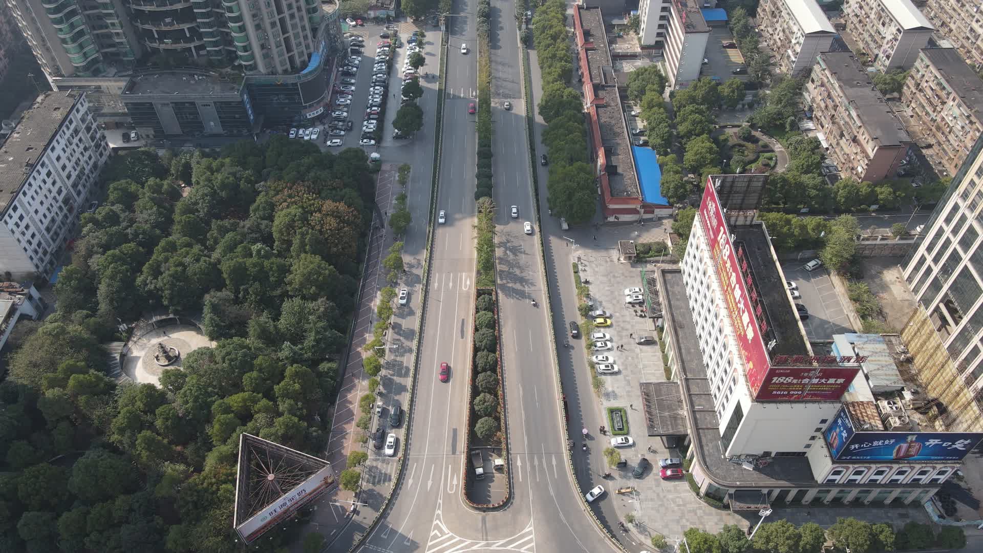 航拍湖南衡阳蔡伦大道交通视频的预览图
