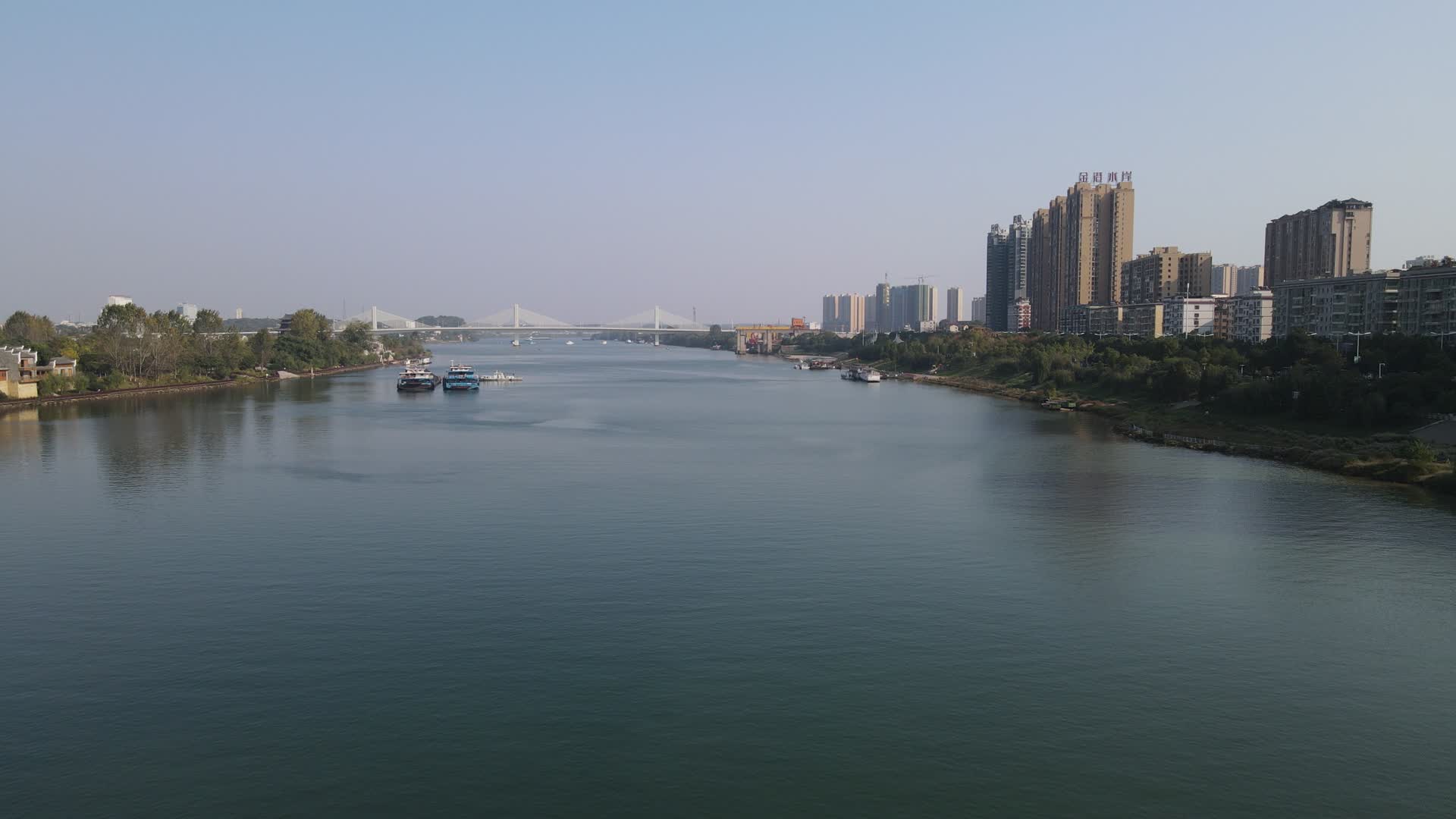 航拍湖南湘江风光视频的预览图