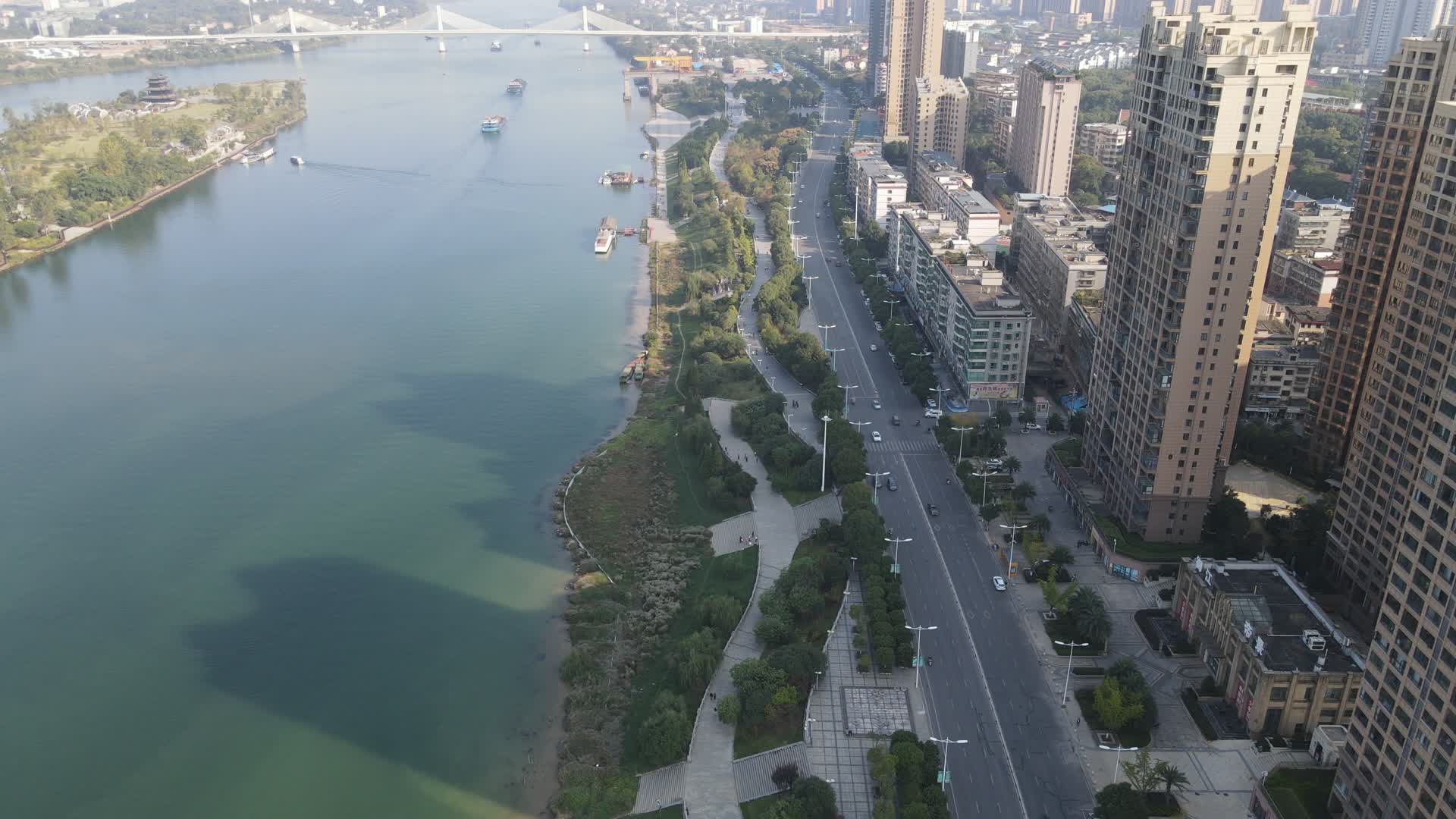 航拍湖南衡阳沿江大道交通视频的预览图
