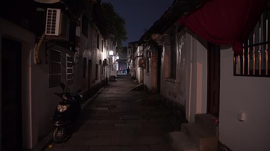 浙江绍兴水乡风景仓桥直街夜景4K视频视频的预览图
