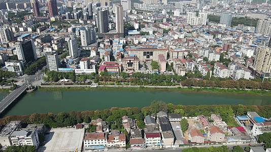 4K航拍湖北咸宁淦河风光城市建筑视频的预览图