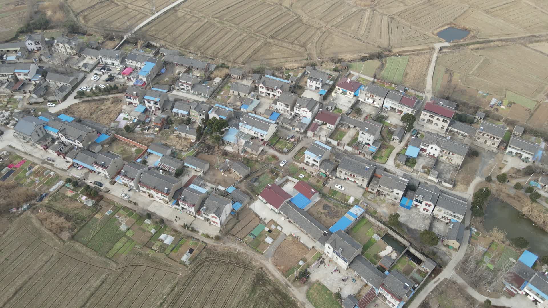 4K航拍农村土地房屋村落视频的预览图
