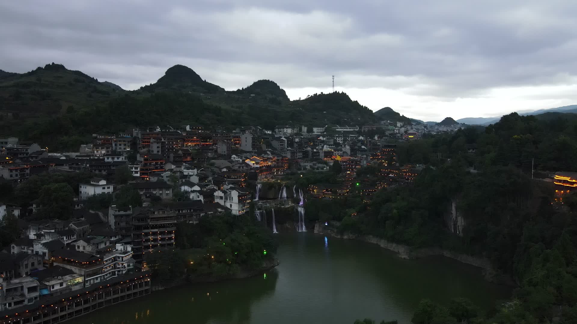 4K航拍湖南湘西凤凰古城夜景灯光视频的预览图