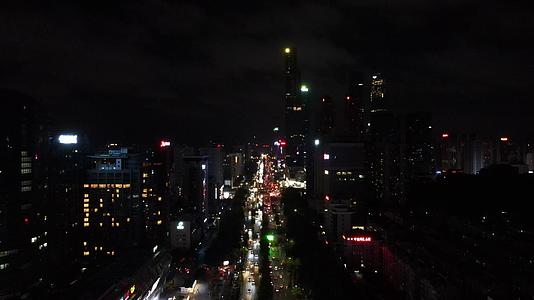 航拍广西南宁城市夜景交通视频的预览图