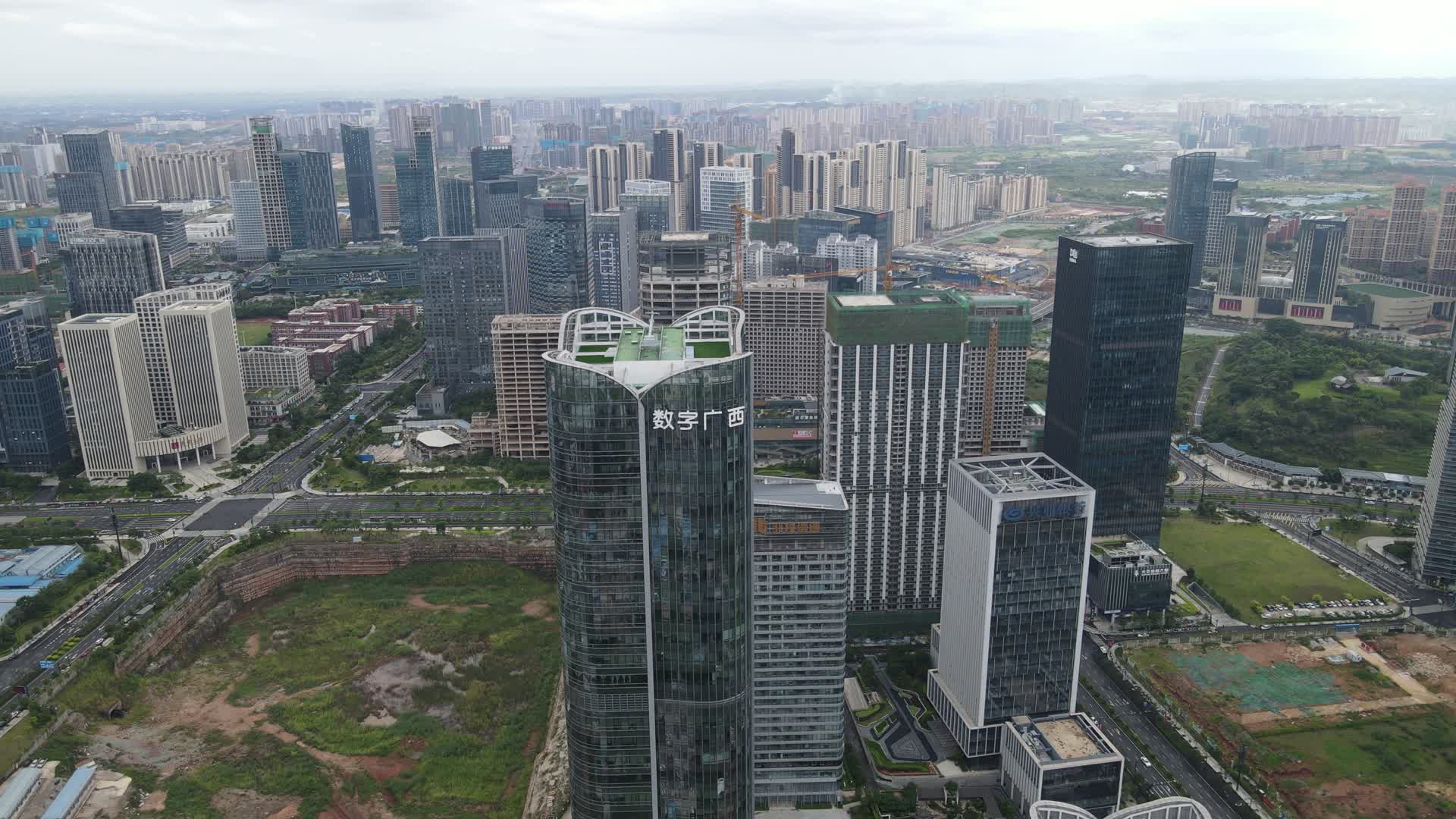 航拍广西南宁数字广西商务大楼视频的预览图