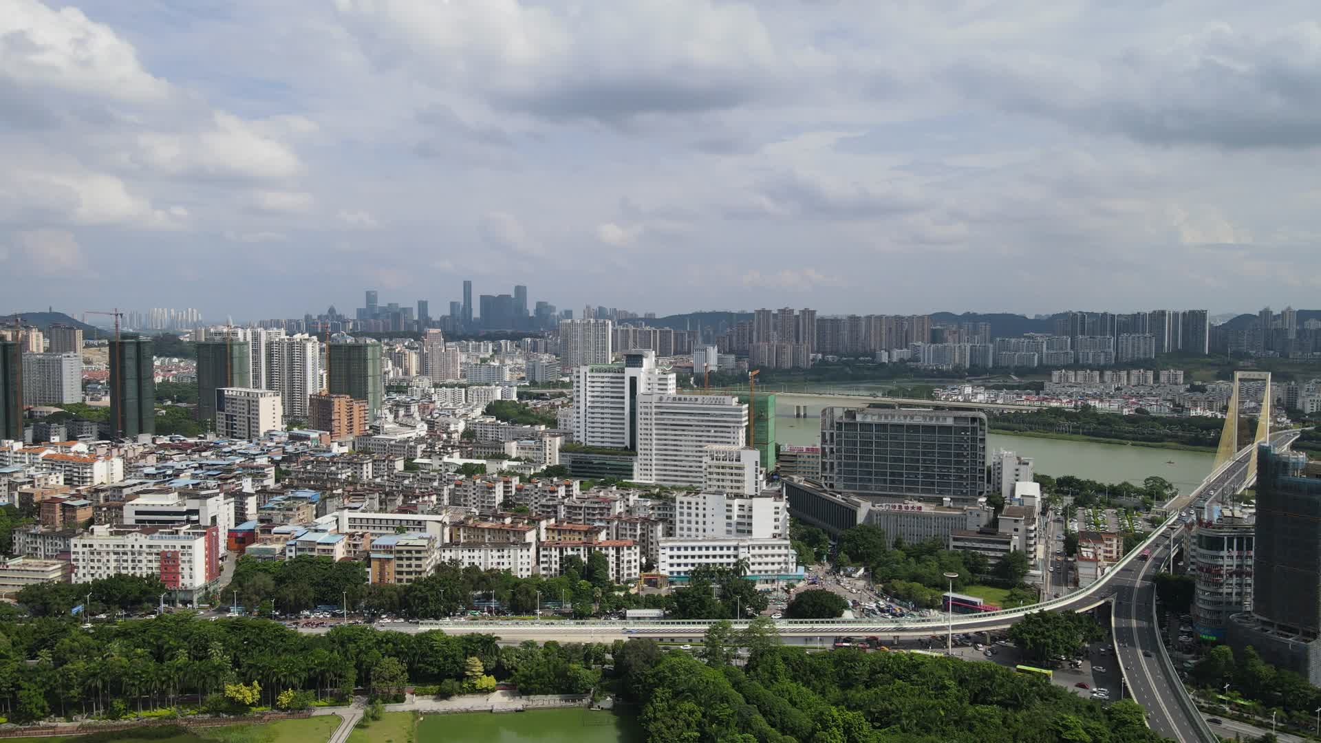 航拍广西南宁城市建设高楼建筑视频的预览图